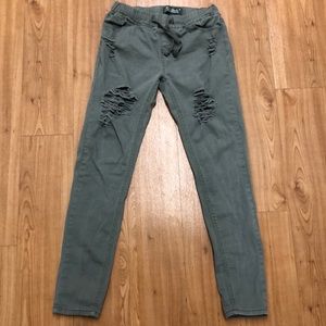 Super cute ripped jeans